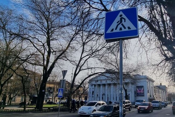 Коммунальщики рассказали где и какие дорожные знаки установили в Одессе фото 14
