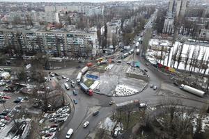 Новое турбокольцо на поселке Котовского в Одессе не спасло дорогу от ям фото 3