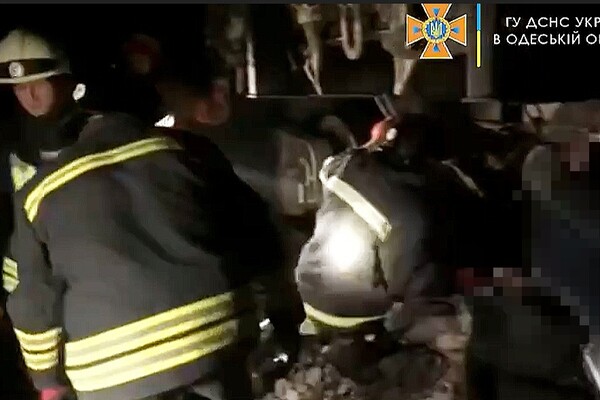Под Одессой легковушка влетела в товарный поезд: водитель погиб (обновлено) фото 2