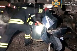Под Одессой легковушка влетела в товарный поезд: водитель погиб (обновлено) фото 3