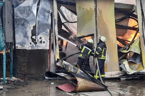 В Одессе на мебельном складе сильный пожар (видео, обновлено) фото 2