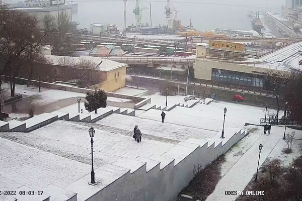 Сьогодні в Одесі спостерігали дивовижний світанок, але за годину пішов сніг фото 8