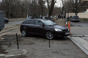 Автохамы в Одессе: свежая фотоподборка очень плохой парковки за неделю фото 3