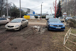 Автохамы в Одессе: свежая фотоподборка очень плохой парковки за неделю фото 6
