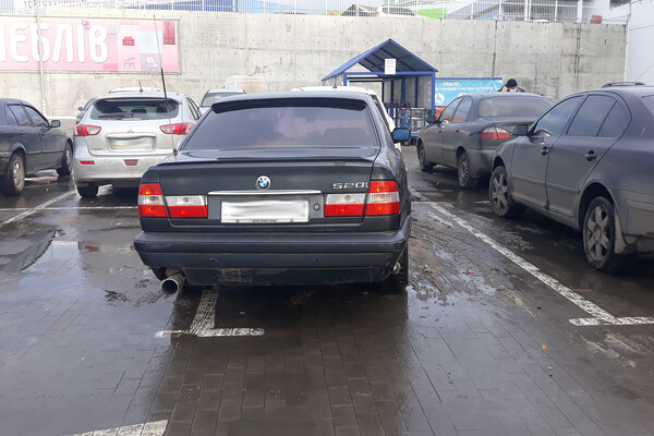 Автохами в Одесі: свіжа фотопідбірка дуже поганого паркування за тиждень фото 9