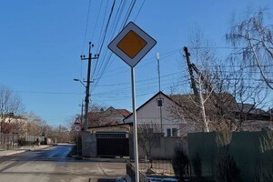 В Одесі впроваджують нові схеми руху та встановлюють дорожні знаки фото 3