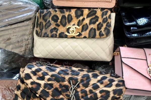 Нелегальные Gucci и Prada: иностранец пытался ввезти в Одессу &quot;брендовые&quot; сумки фото