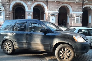 Автохами в Одесі: свіжа фотопідбірка дуже поганого паркування за тиждень фото 1
