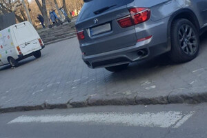 Автохамы в Одессе: свежая фотоподборка очень плохой парковки за неделю фото 3