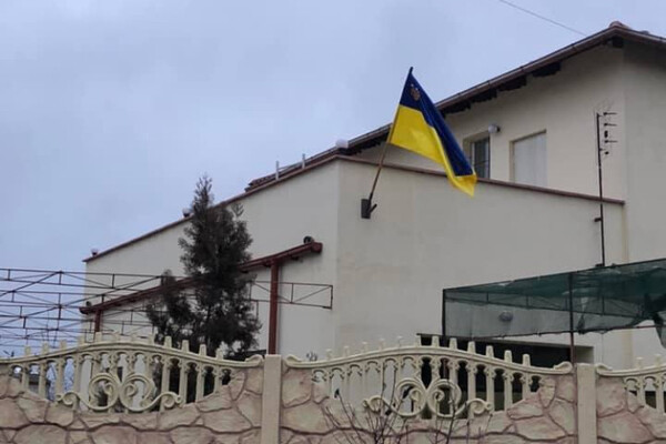 С огромными флагами и гимном: в Одессе празднуют День единения  фото 3