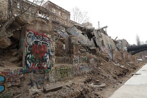 Мэр Одессы хочет прикрыть баннерами руины на Деволановском спуске фото 5