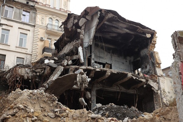 Мэр Одессы хочет прикрыть баннерами руины на Деволановском спуске фото 6