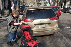 Автохамы в Одессе: свежая фотоподборка очень плохой парковки за неделю фото 1