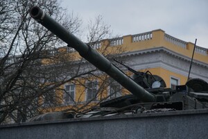 В ВСУ показали военную технику в центре Одессы фото
