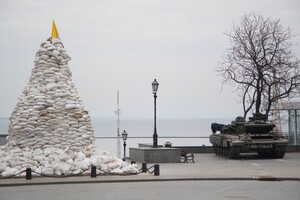 В ВСУ показали военную технику в центре Одессы фото 2