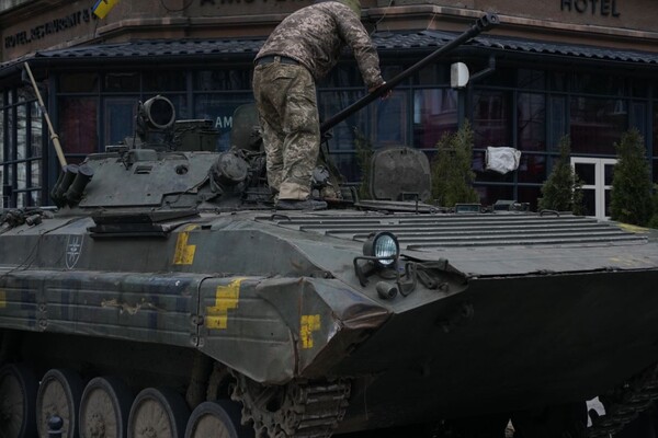 В ВСУ показали военную технику в центре Одессы фото 3