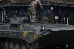 В ВСУ показали военную технику в центре Одессы фото 3