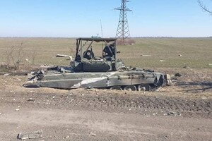 Одесские бойцы угнали у российских оккупантов танк фото