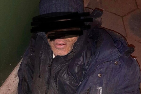 В Одесской области задержали восемь мародеров: одного привязали к дереву местные фото 3