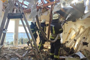 Одесситы, чьи дома обстреляли оккупанты, показали обрушения своих домов фото 2