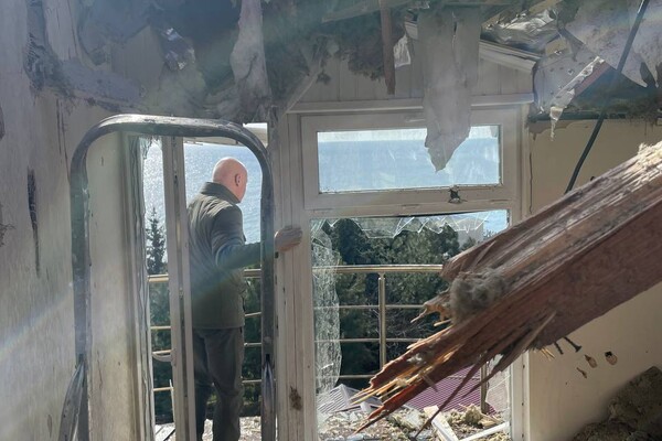 Одесситы, чьи дома обстреляли оккупанты, показали обрушения своих домов фото 3