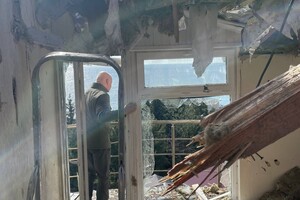 Одесситы, чьи дома обстреляли оккупанты, показали обрушения своих домов фото 3