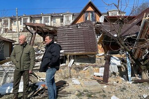 Одесситы, чьи дома обстреляли оккупанты, показали обрушения своих домов фото 4