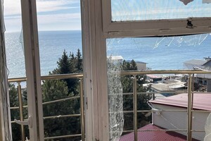 Одесситы, чьи дома обстреляли оккупанты, показали обрушения своих домов фото 5