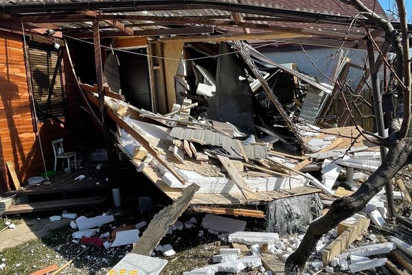 Одесситы, чьи дома обстреляли оккупанты, показали обрушения своих домов фото 8