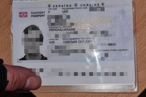 В Одесской области задержали двух предателей и мужчину, который помогал сбежать военнообязанным  фото 4