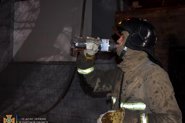 Пожар в гостинице и смертельное ДТП: сводка одесских спасателей за сутки фото