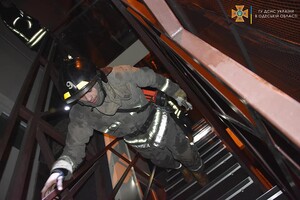 Пожар в гостинице и смертельное ДТП: сводка одесских спасателей за сутки фото 1