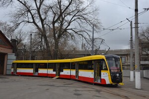Несмотря на войну, в Одессе собрали еще один трамвай-гигант Одиссей МАХ фото 3