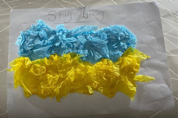 В Одессе открылась трогательная выставка детских рисунков в поддержку Украины фото 1