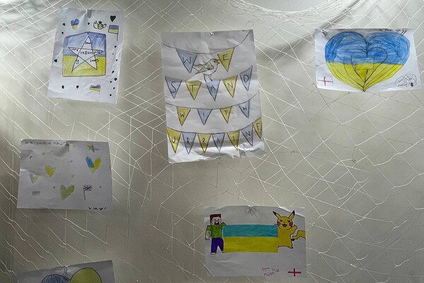 В Одессе открылась трогательная выставка детских рисунков в поддержку Украины фото 3