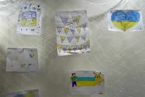 В Одессе открылась трогательная выставка детских рисунков в поддержку Украины фото 3