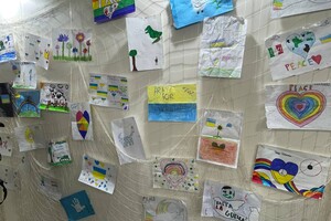 В Одессе открылась трогательная выставка детских рисунков в поддержку Украины фото 4