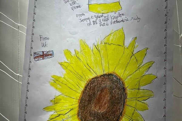 В Одессе открылась трогательная выставка детских рисунков в поддержку Украины фото 5