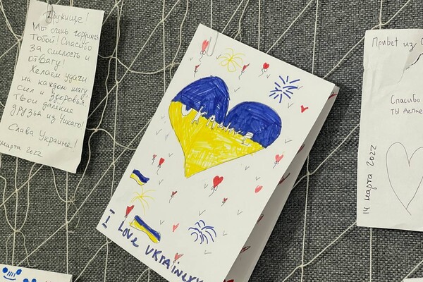 В Одессе открылась трогательная выставка детских рисунков в поддержку Украины фото 8