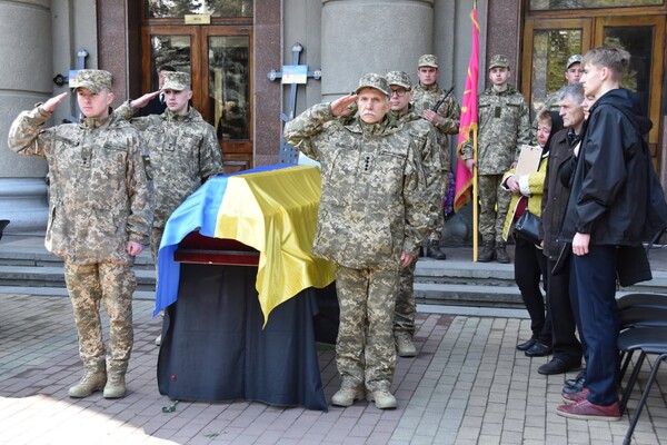 В Одесі попрощалися із двома полковниками оперативного командування "Південь" фото 2