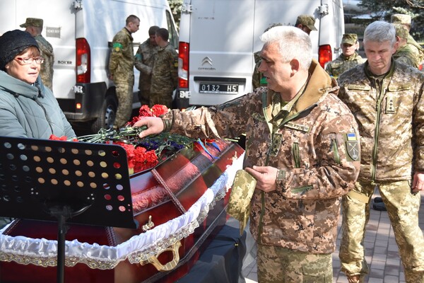 В Одесі попрощалися із двома полковниками оперативного командування "Південь" фото 6
