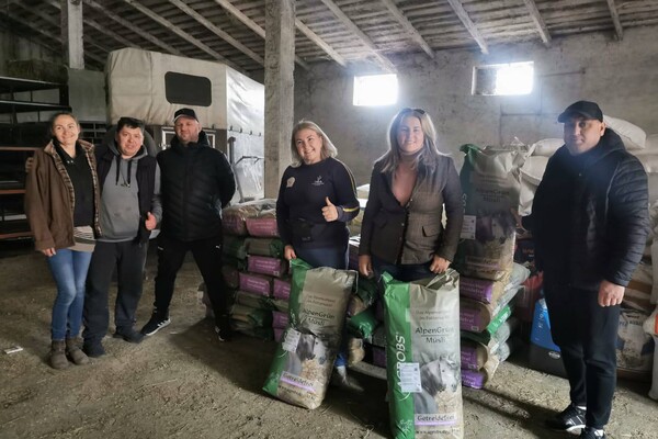 Корм для коней, швидкі допомоги та продукти: до Одеси привезли гуманітарку з Європи фото 2