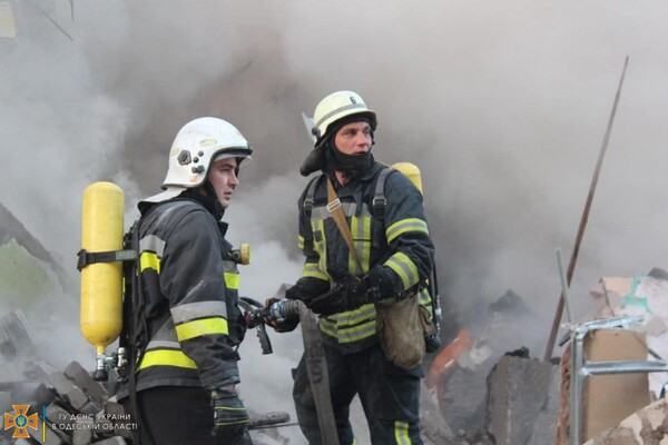 Наслідки та свідоцтва ракетного удару по гуртожитку в Одесі фото 4