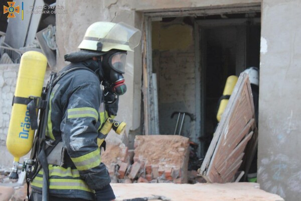 Последствия и свидетельства ракетного удара по общежитию в Одессе фото 5