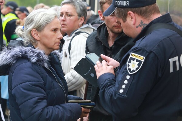 В Запорожье приехала колонна эвакуированных с завода "Азовсталь" в Мариуполе фото 11