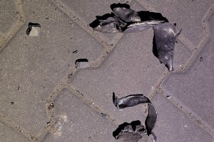 Вечером 9 мая в Одессе снова прогремели взрывы: горят ТЦ и склад готовой продукции фото 7