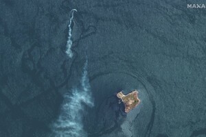 После ударов ВСУ: остров Змеиный показали на фото со спутника фото