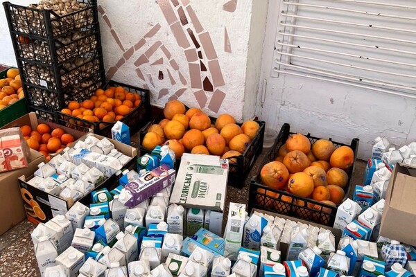 Разрушенный супермаркет из разрушенной &quot;Ривьеры&quot; раздал продукты жителям Одесской области фото 5