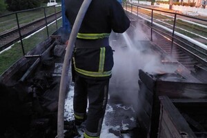 Пожар с пострадавшим на Левитана и ЧП с поездом: как прошли сутки у одесских спасателей фото