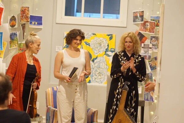 Художницы из Одессы организовали благотворительную выставку в Нью-Йорке фото 1